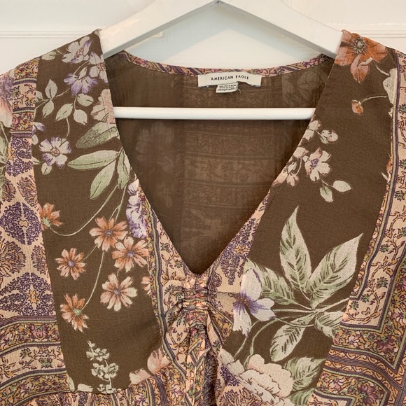 Brown floral AE crop top - Picture 3 of 7